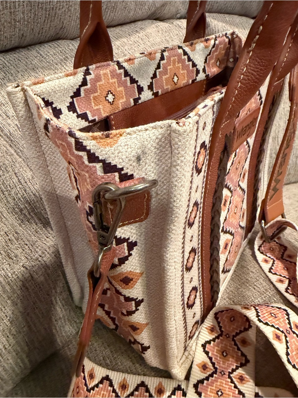 Wrangler Aztec Patterned Canvas Crossbody Bag in Cream and Tan - Picture 2 of 12